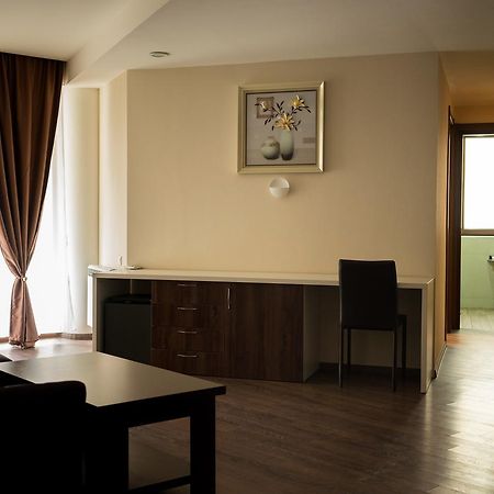 All Seasons Hotel On Freedom Square Tbilisi ภายนอก รูปภาพ
