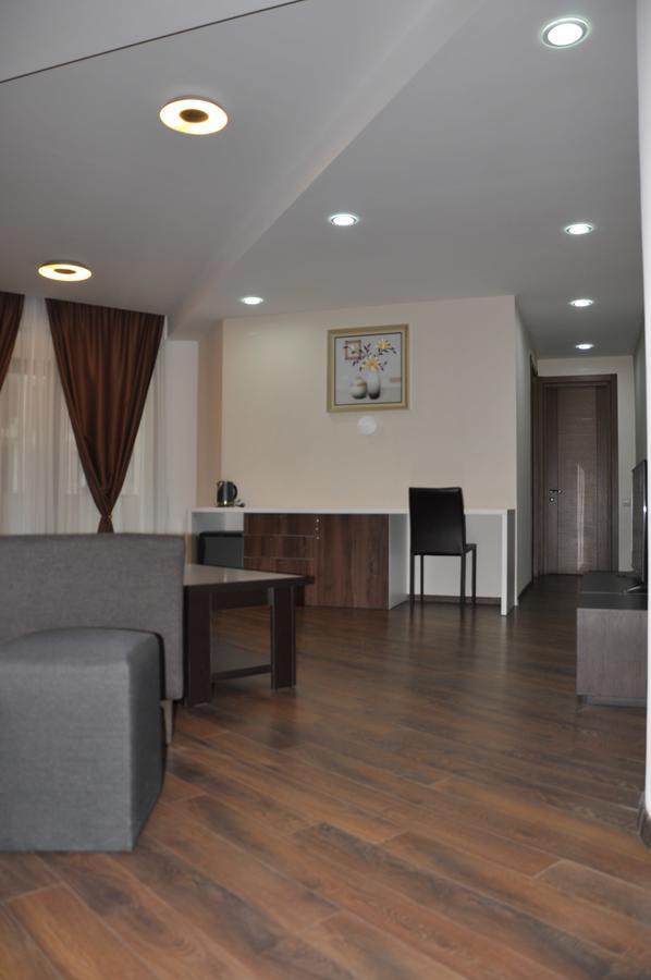 All Seasons Hotel On Freedom Square Tbilisi ภายนอก รูปภาพ