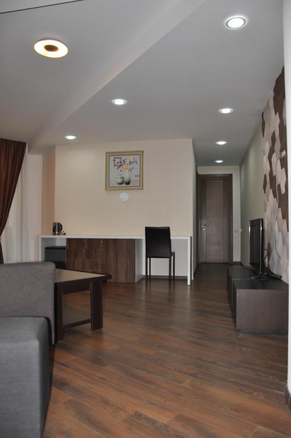 All Seasons Hotel On Freedom Square Tbilisi ภายนอก รูปภาพ