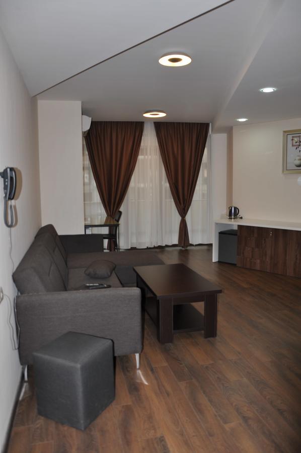 All Seasons Hotel On Freedom Square Tbilisi ภายนอก รูปภาพ