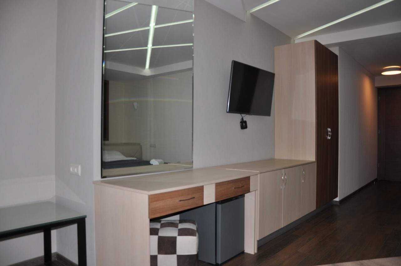 All Seasons Hotel On Freedom Square Tbilisi ภายนอก รูปภาพ